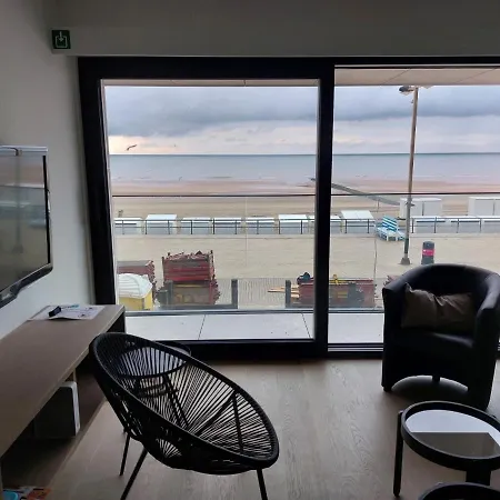 Met Frontaal Zeezicht * Middelkerke