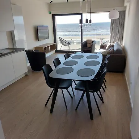 Met Frontaal Zeezicht *